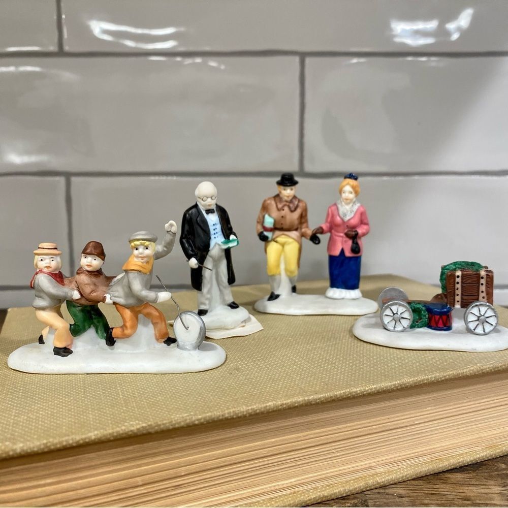 Dept 56 Nicholas Nickelby Set 4 Figurines Villagers Accessories #5929-3